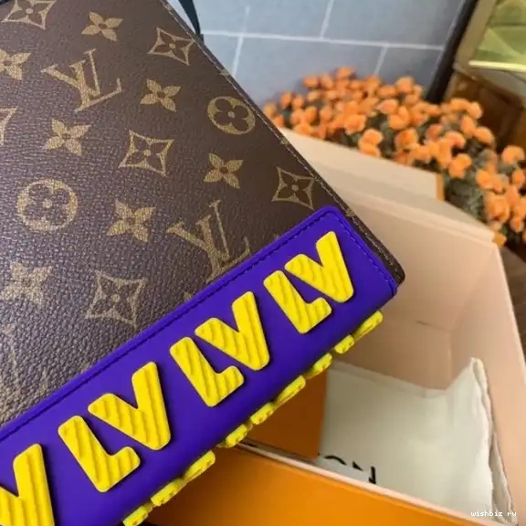 WIS MM LOUIS VUITTON VOYAGE POCHETTE 0623